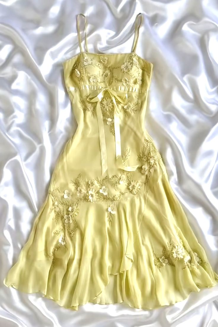 Stunning A Line Spaghetti Straps Chiffon Applique Short Homecoming Dress 19th Birthday Outfits