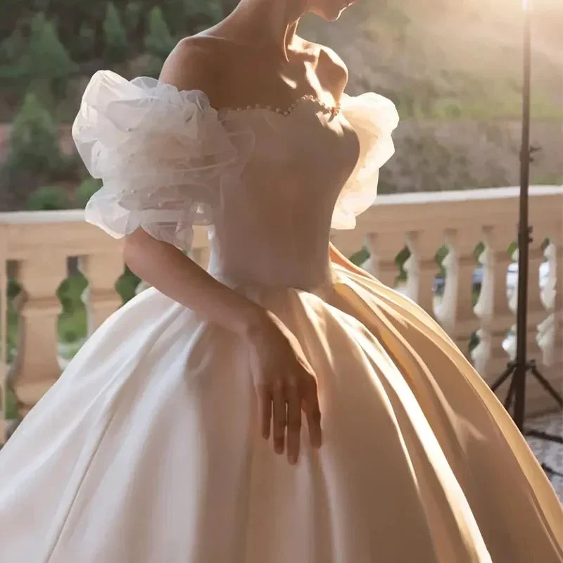 Vintage White Satin Wedding Dress Charming Wedding Dress (ZD13589)