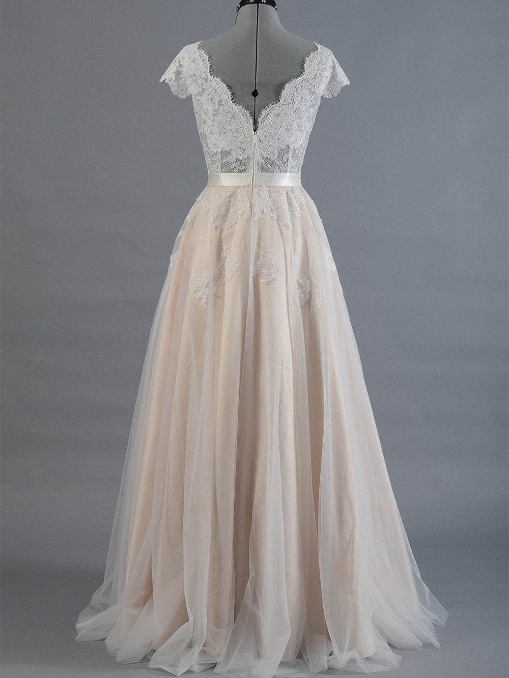 Cap Sleeve V-neck Lace Beach Wedding Dresses Backless Bridal Gowns with Tulle Skirt