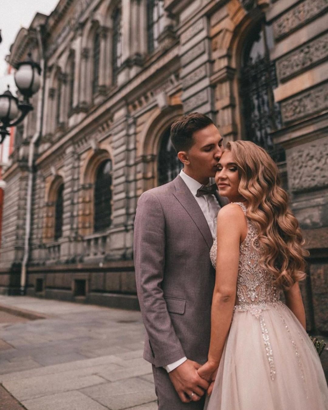 Charming A-Line V-neck Lace Beach Wedding Dresses with Split