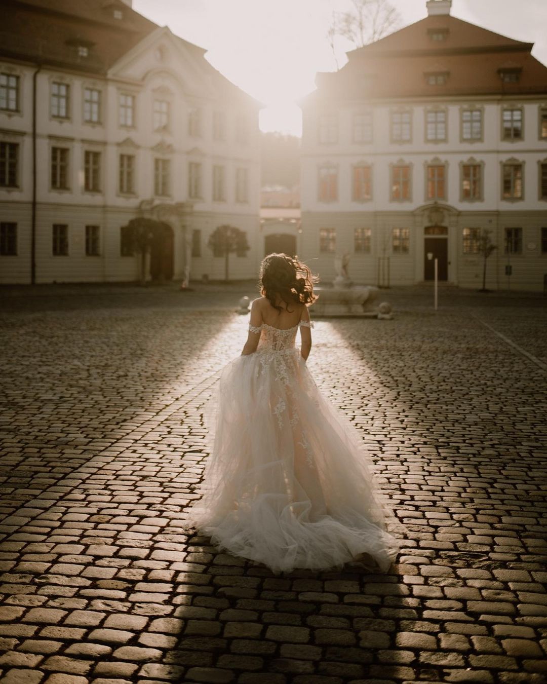 Charming Off The Shoulder Tulle Nude Pink Appliques Beach Wedding Dresses