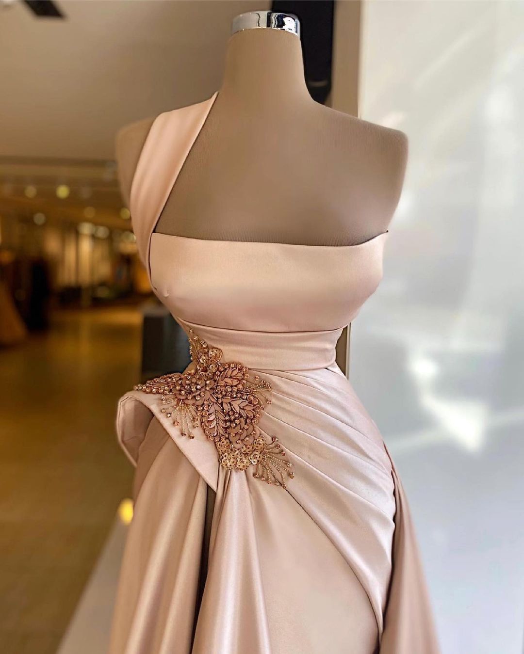 Charming Satin Sleeveless Prom Dress Beadings Slim Party Gown