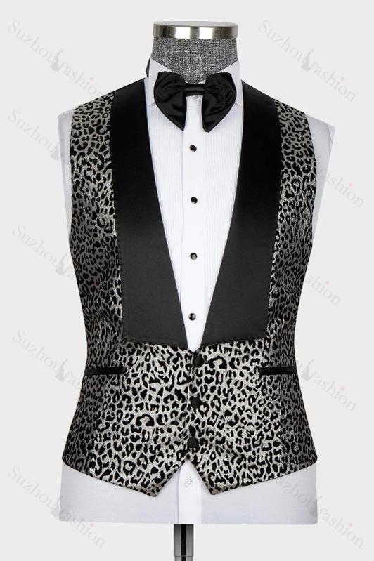 Charming Silver Jacquard Peaked Lapel 3 Piece Prom Suit