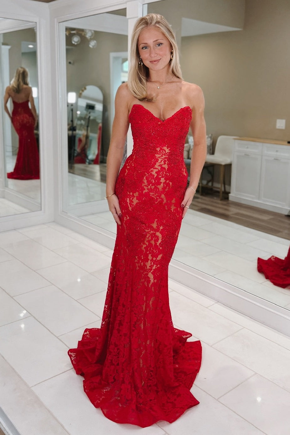 Charming Mermaid Sweetheart Red Lace Long Prom Dress with Train - View 4 | VelvetHem