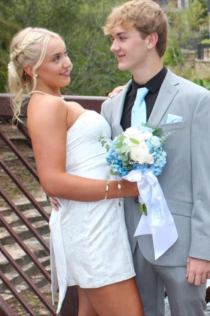 Stunning Sheath Strapless White Short Homecoming Dress with Bowknot