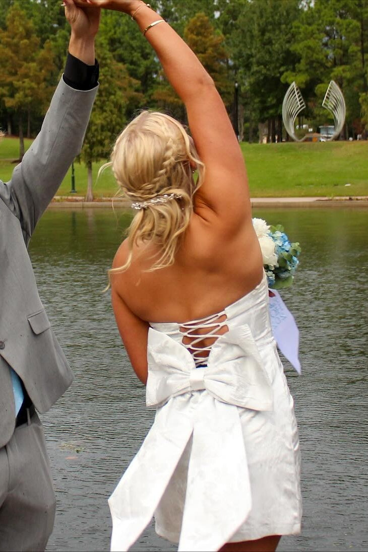 Stunning Sheath Strapless White Short Homecoming Dress with Bowknot