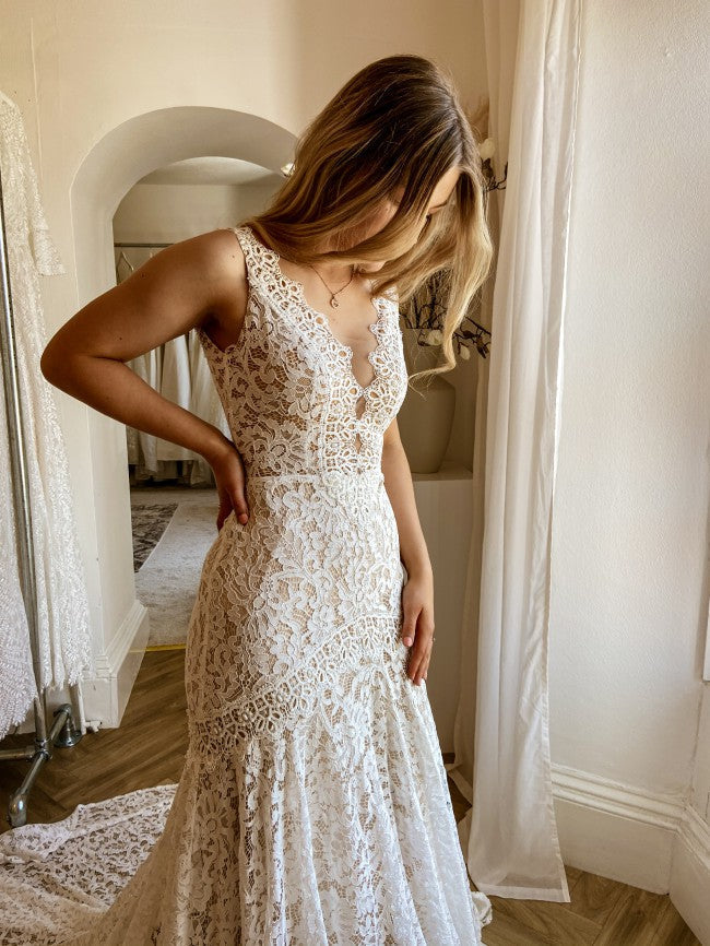 Chic Sleeveless Lace Beach Wedding Dress Mermaid Bridal Gowns Online