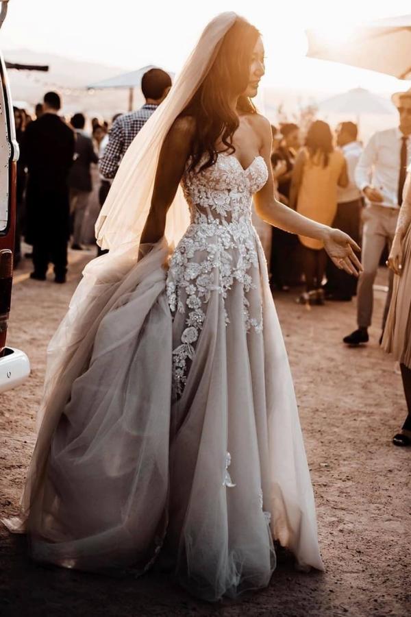 Chic Sweetheart Sleeveless 3D Floral Beach Wedding Dress Tulle Aline Beach Bridal Dress