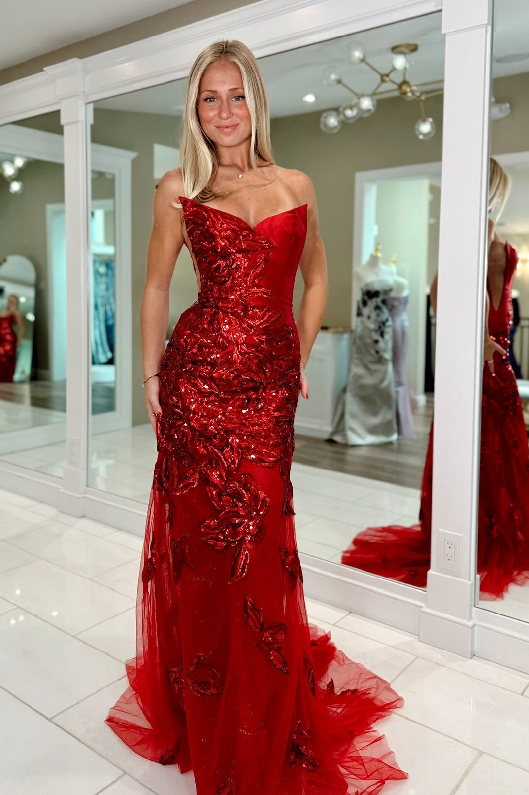 Classic Mermaid Sweetheart Red Long Prom Dress with Appliques - View 4 | VelvetHem