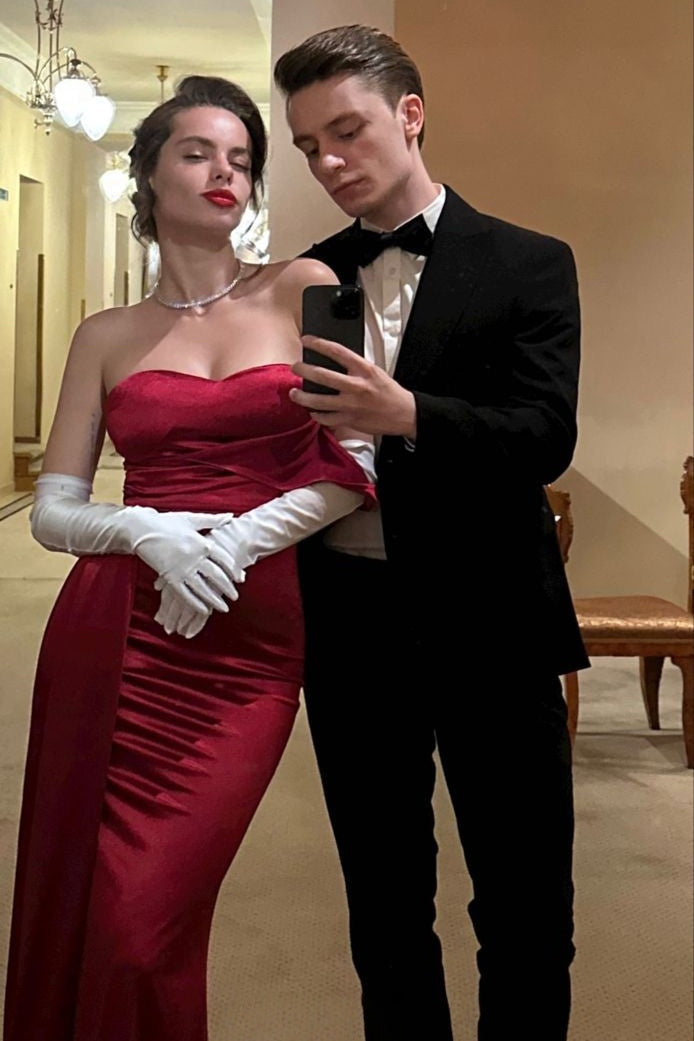 Classic Mermaid Sweetheart Red Long Prom Dress with Train - View 2 | VelvetHem