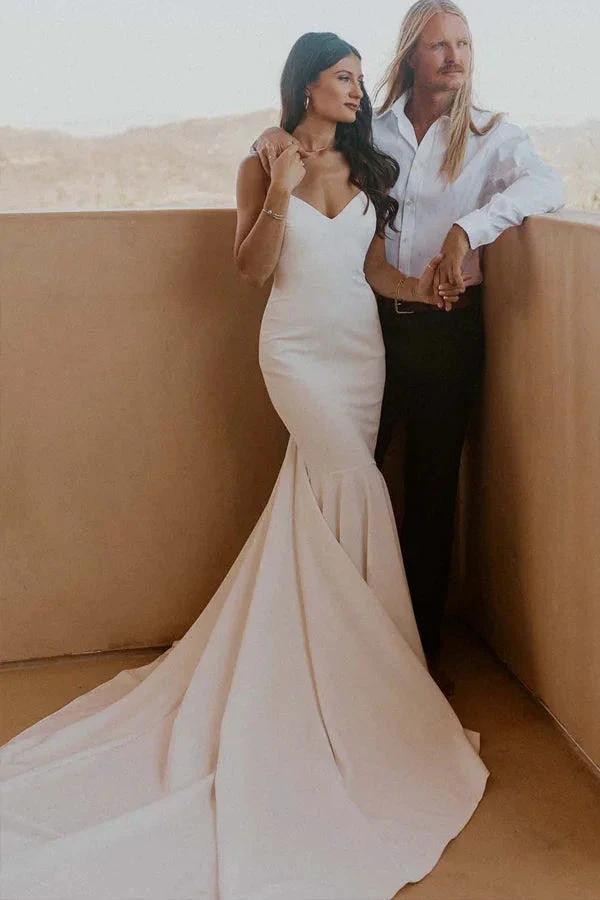 Classic Spaghetti Straps V-Neck Beach Simple Ivory Wedding Dress (ZD16172)