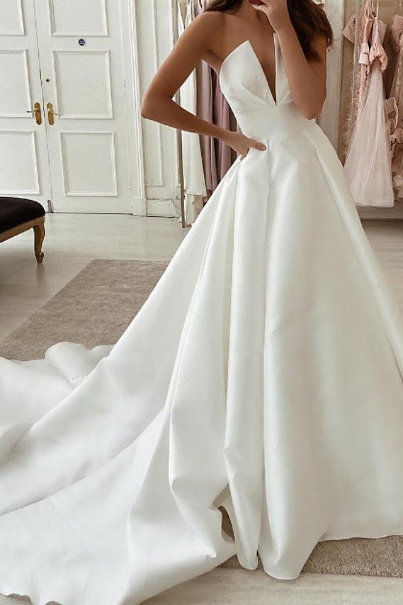 Country Plus Size A-Line Wedding Dress Strapless Satin Sleeveless Bridal Gowns with Sweep Train