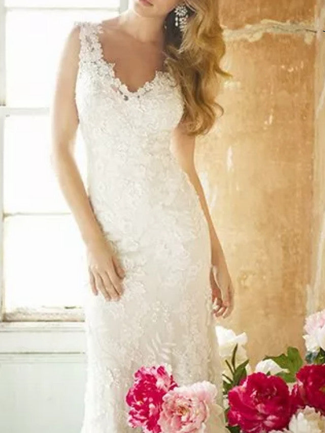 Country Plus Size Sheath Beach Wedding Dress V-neck Lace Sleeveless Bridal Gowns with Sweep Train
