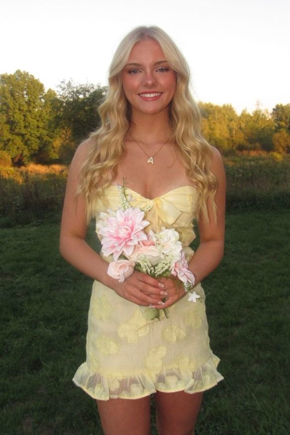 Cute Sheath Sweetheart Light Yellow Short Homecoming Dress with Bowknot