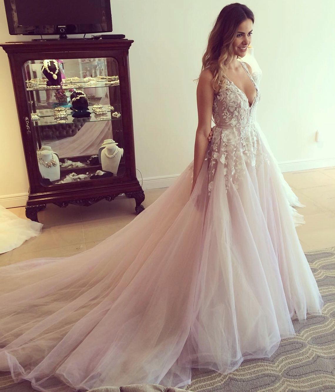 Deep V Neck Sexy Pink Wedding Dresses  Sleeveless Tulle Wedding Reception Dress with Flowers