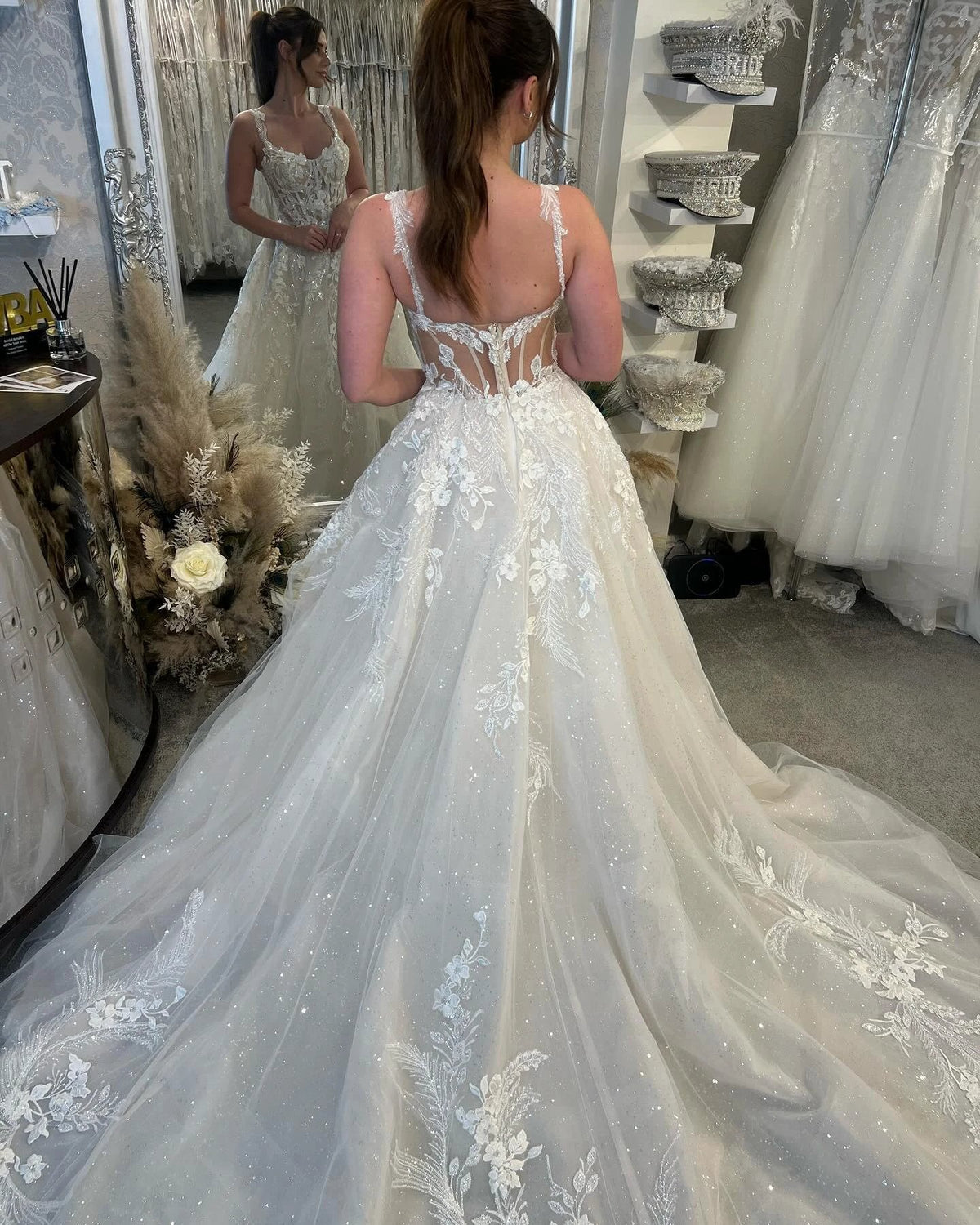 Designer White A-line  Spaghetti Straps Sleeveless Tulle Wedding Dresses With Lace (ZD16484)
