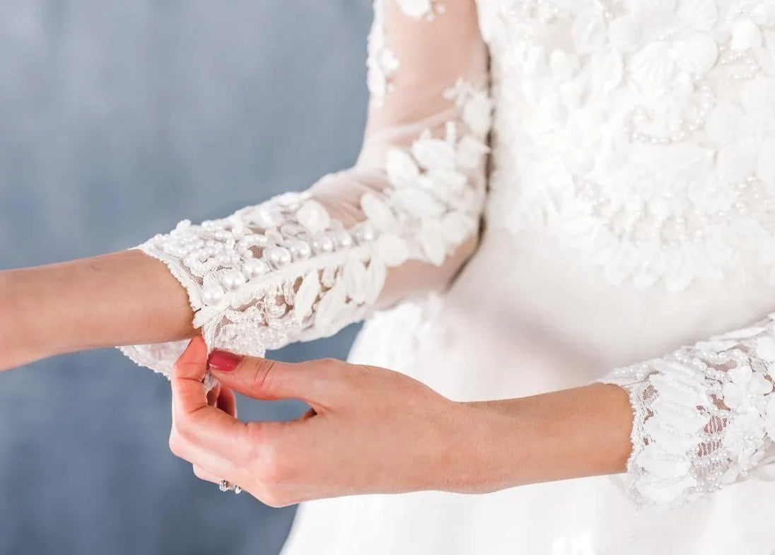 Elegant Appliques A-line Beach Wedding Dresses | Lace Long Sleeve Bridal Gowns Online