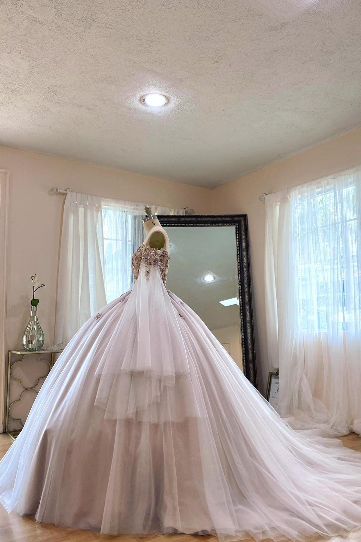 Elegant Ball Gown Off Shoulder Long Sleeves Flowers Appliques Tulle Quinceanera Dress For Sweet 16