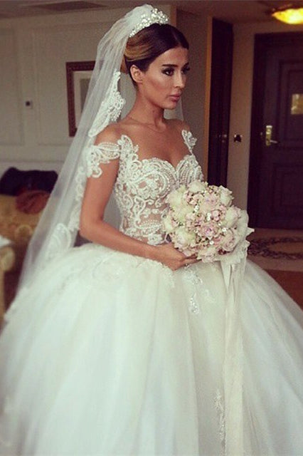 Elegant Lace Princess Ball Gown Wedding Dresses Sheer Mesh Neck Buttons Popular Bridal Dresses
