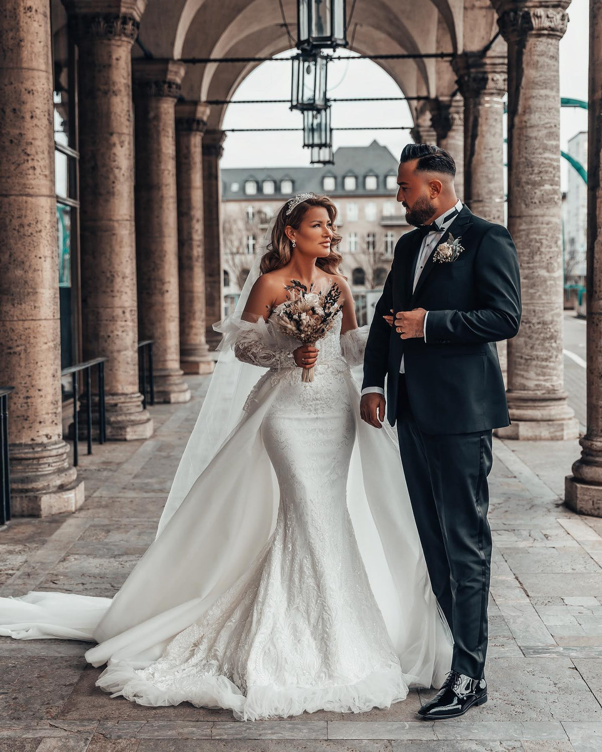 Elegant Long Sleeves Mermaid Beach Wedding Dresses With Lace