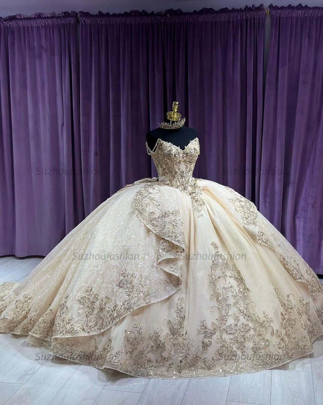 Elegant & Luxury Ball Gown Sweetheart Neck Spaghetti Straps Lace Appliques Beaded Tiered Ruffles Champagne Tulle Quinceanera Dress Ball Gown For Sweet 16