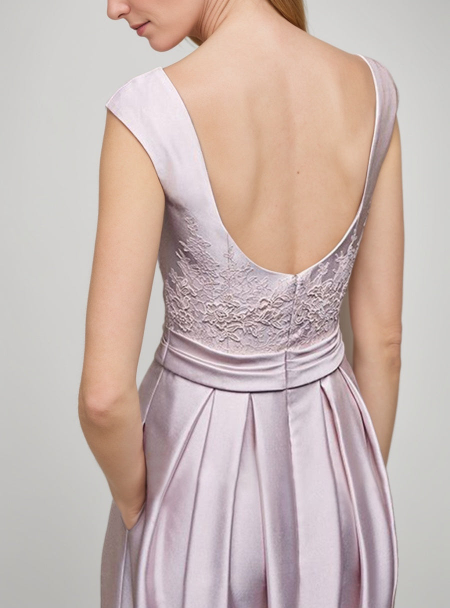 Elegant Scoop Sleeveless A line Long Mother Of the Bride Dress with Lace & Pleats