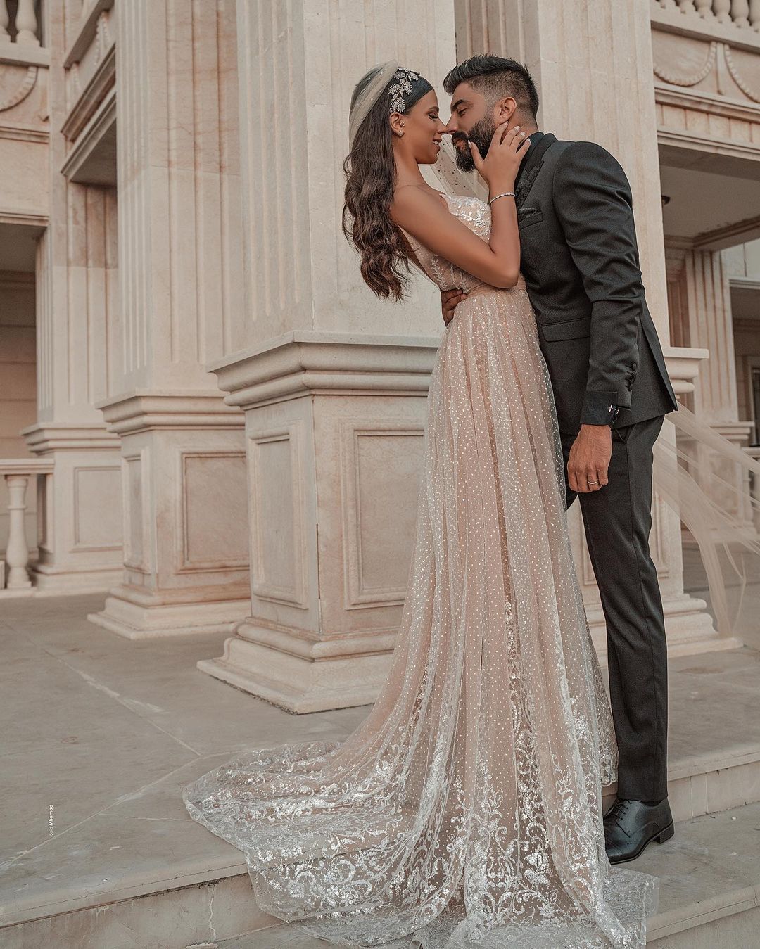 Elegant Strapless Tulle Nude Pink Sequins Beach Wedding Dresses With Detachable Skirt