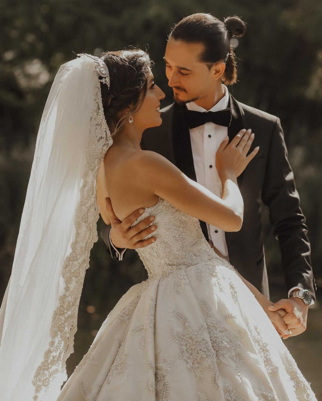 Elegant Sweetheart Sleeveless A-line Bridal Dress