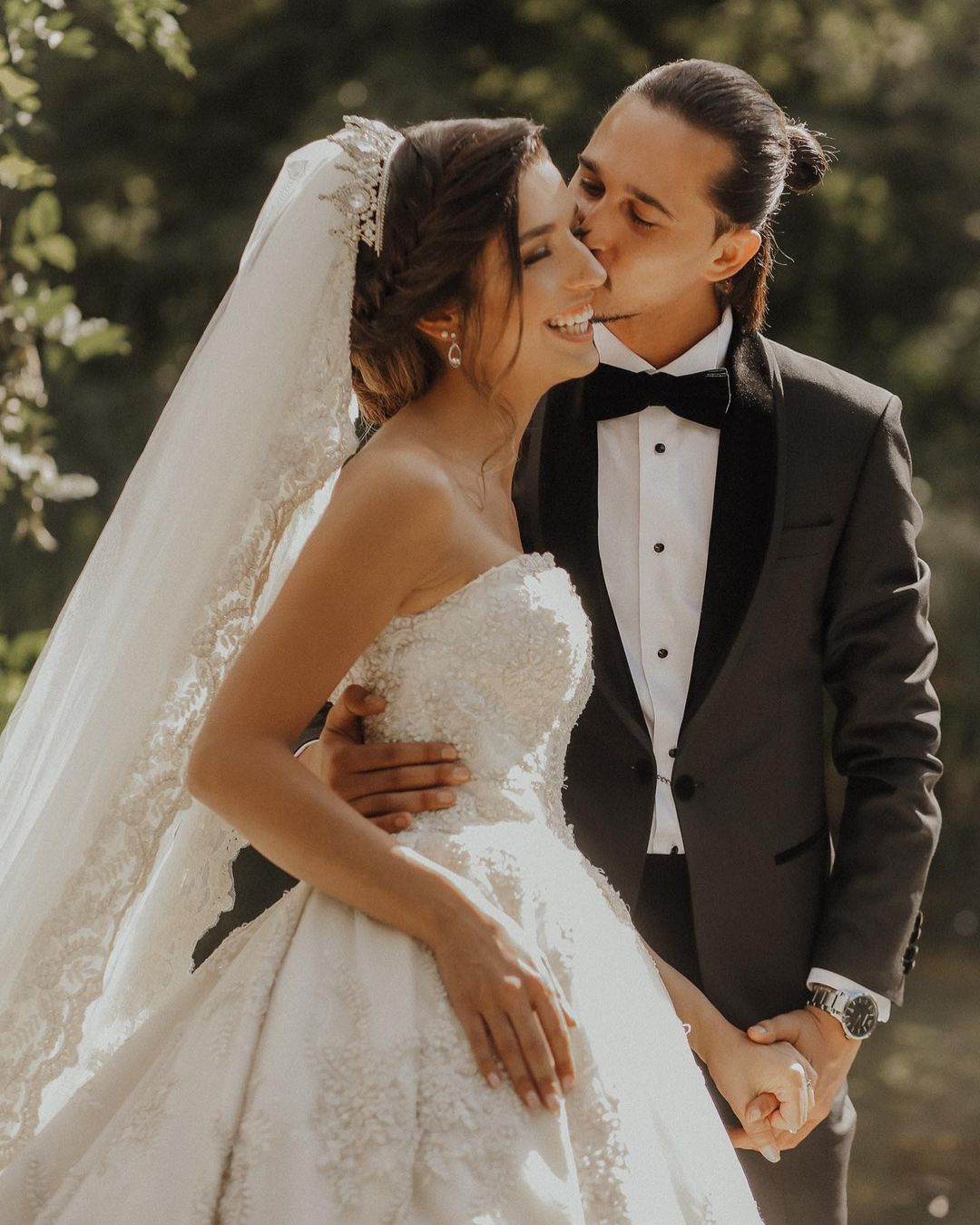 Elegant Sweetheart Sleeveless A-line Bridal Dress