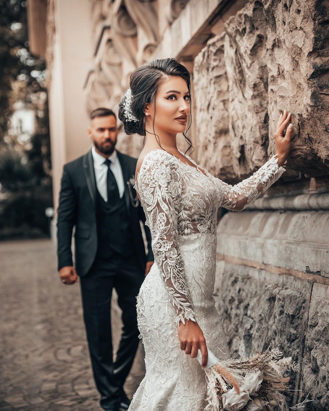 Elegant White Floral Lace Mermaid Spring Beach Wedding Dress Long Sleeves V-Neck Slim Beach Bridal Dresses