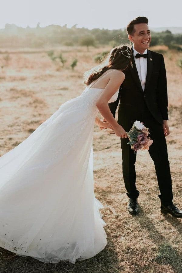 Exquisite Spaghetti Strap Sleeveless A-Line Floor-Length Lace Beach Wedding Dresses