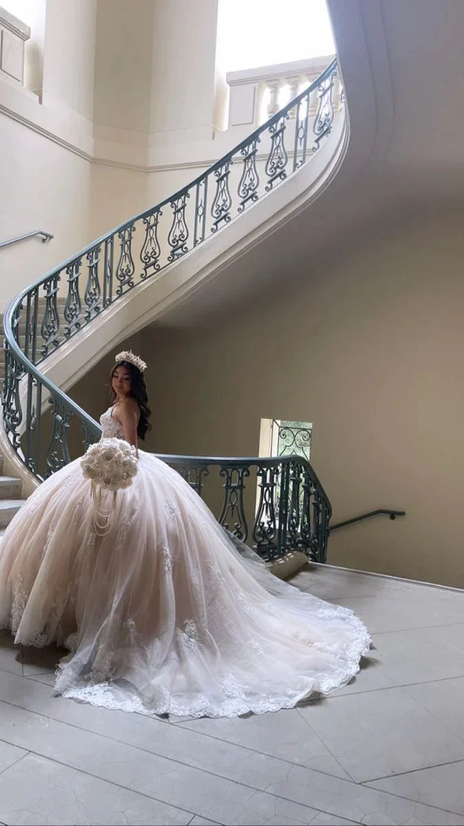 Stunning Lace Appliques Ball Gown Wedding Dresses Princess Dress (ZD13660) - VelvetHem