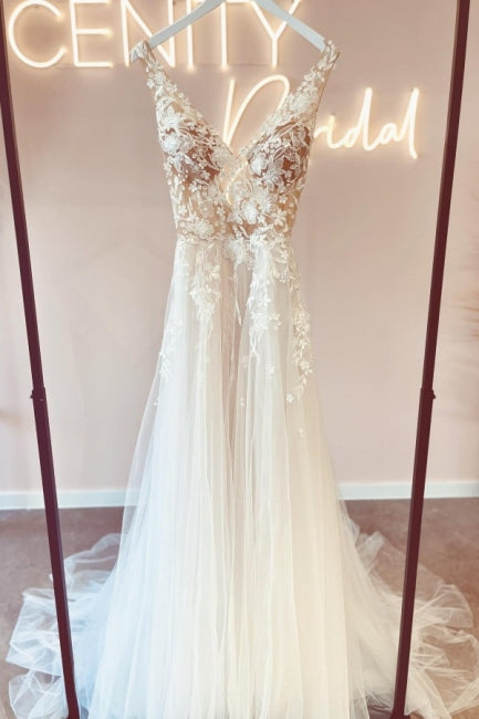 Fabulous Long V-Neck Sleeveless Lace Backless Bridal Dress