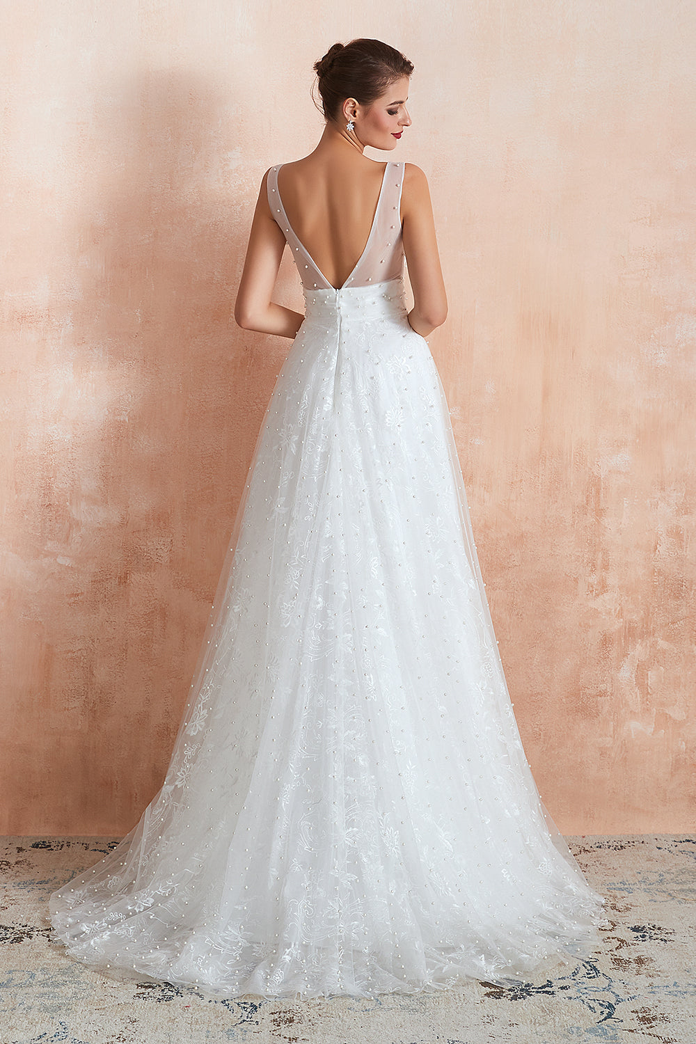 Fantastic V-Neck Sleeveless White Appliques Wedding Dress With Pearls