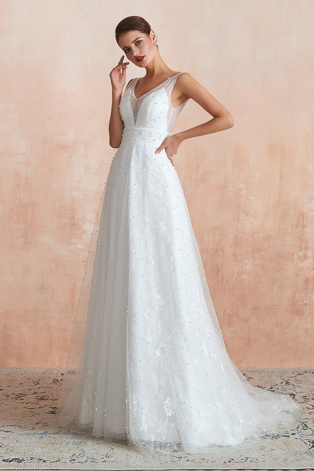Fantastic V-Neck Sleeveless White Appliques Wedding Dress With Pearls