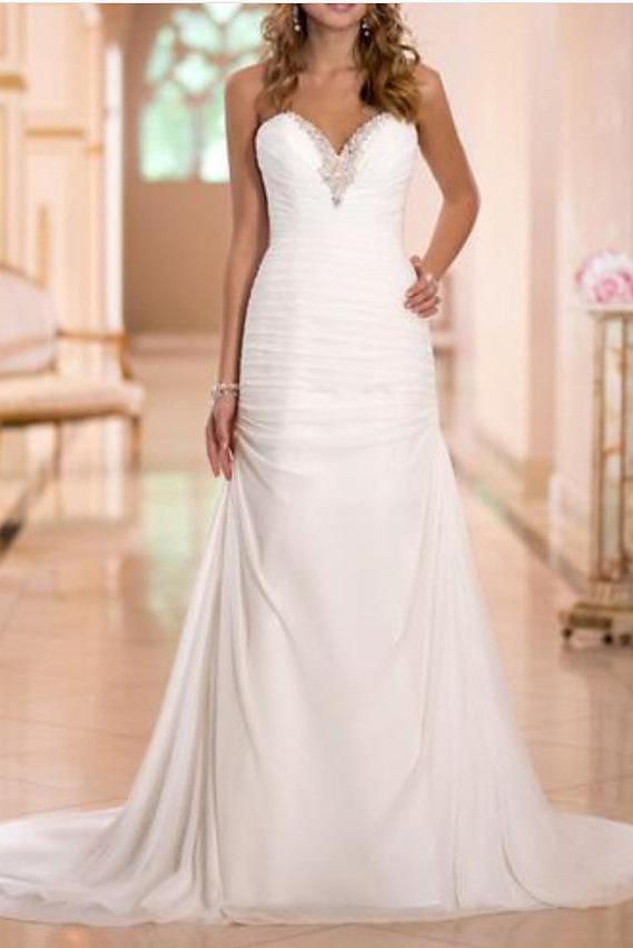 Formal Plus Size Sheath Wedding Dresses Strapless Bridal Gowns Tulle Strapless Bridal Gowns with Sweep Train