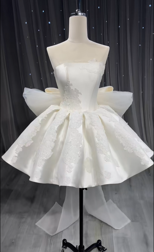 Elegant Strapless White Satin Lace Appliques A Line Short Birthday Outfits Homecoming Dress With Bow