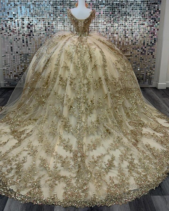 Goegeous Ball Gown Off Shoulder Lace Appliques Beaded Tiered Champagne Tulle Princess Quinceanera Dress Birthday Party Gown For Sweet 16