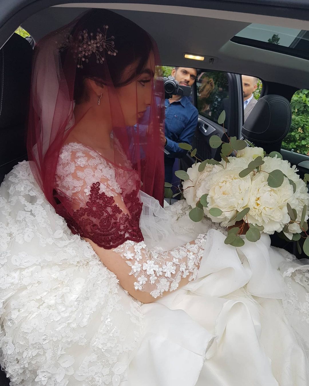 Gorgeous Floral Lace Long Sleeves Bridal Dresses Wedding Dress Aline for Bride