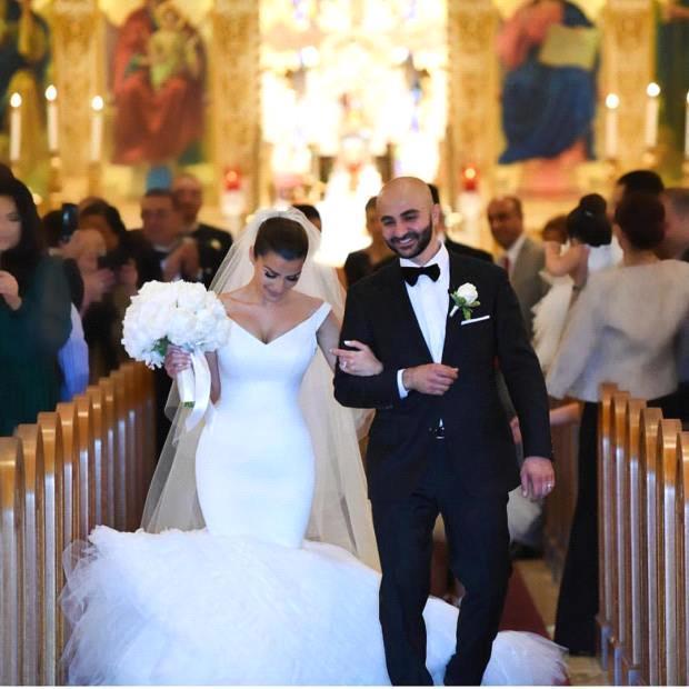 Gorgeous Mermaid V-Neck White Tulle Wedding Dress