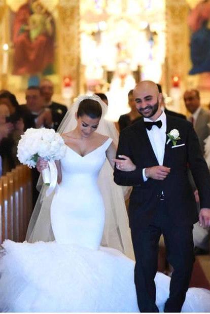 Gorgeous Mermaid V-Neck White Tulle Wedding Dress