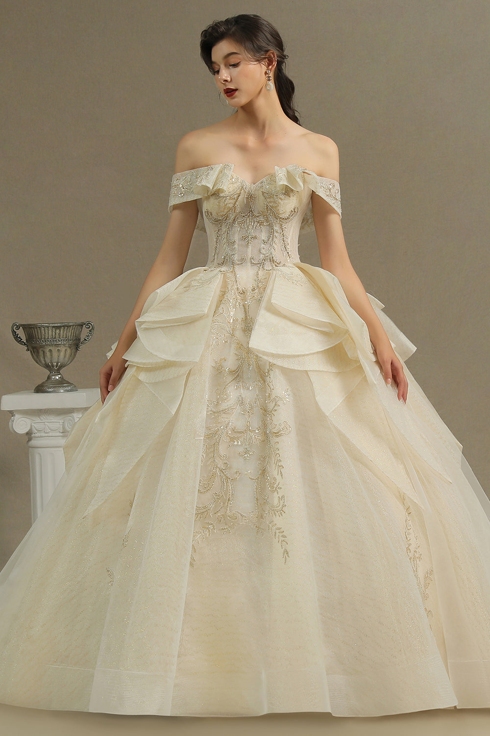 Gorgeous Off-the-Shoulder Floral Appliques Ball Gown Ivory aline Bridal Gown