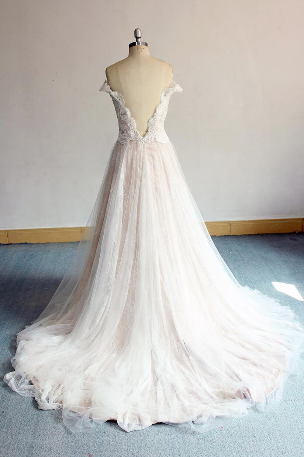 Gorgeous Off-the-shoulder Sweetheart Appliques Wedding Dress | A-line Lace Ruffles Bridal Gowns