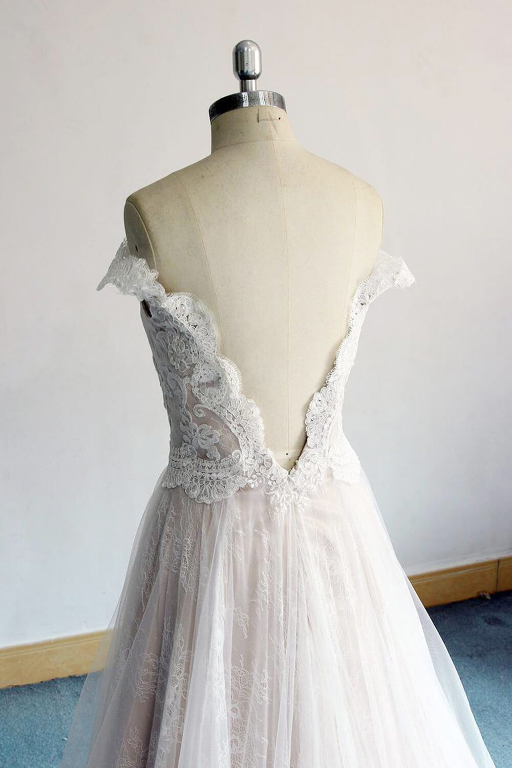 Gorgeous Off-the-shoulder Sweetheart Appliques Wedding Dress | A-line Lace Ruffles Bridal Gowns