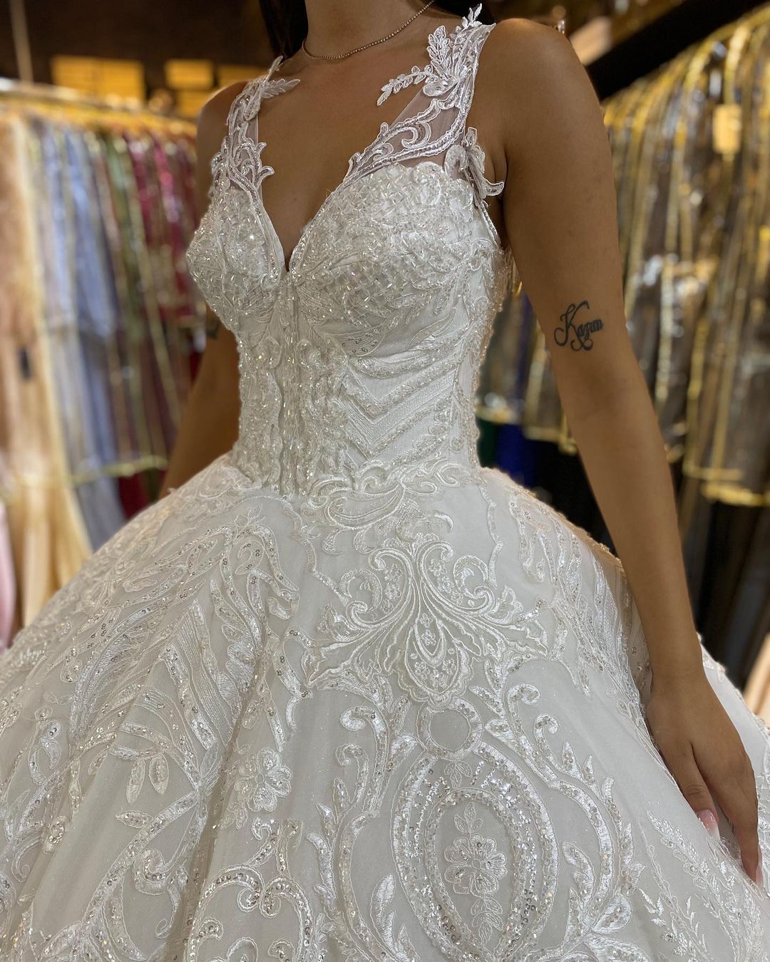 Gorgeous Sleeveless White Tulle Lace Ruffles Ball Gown Wedding Dresses
