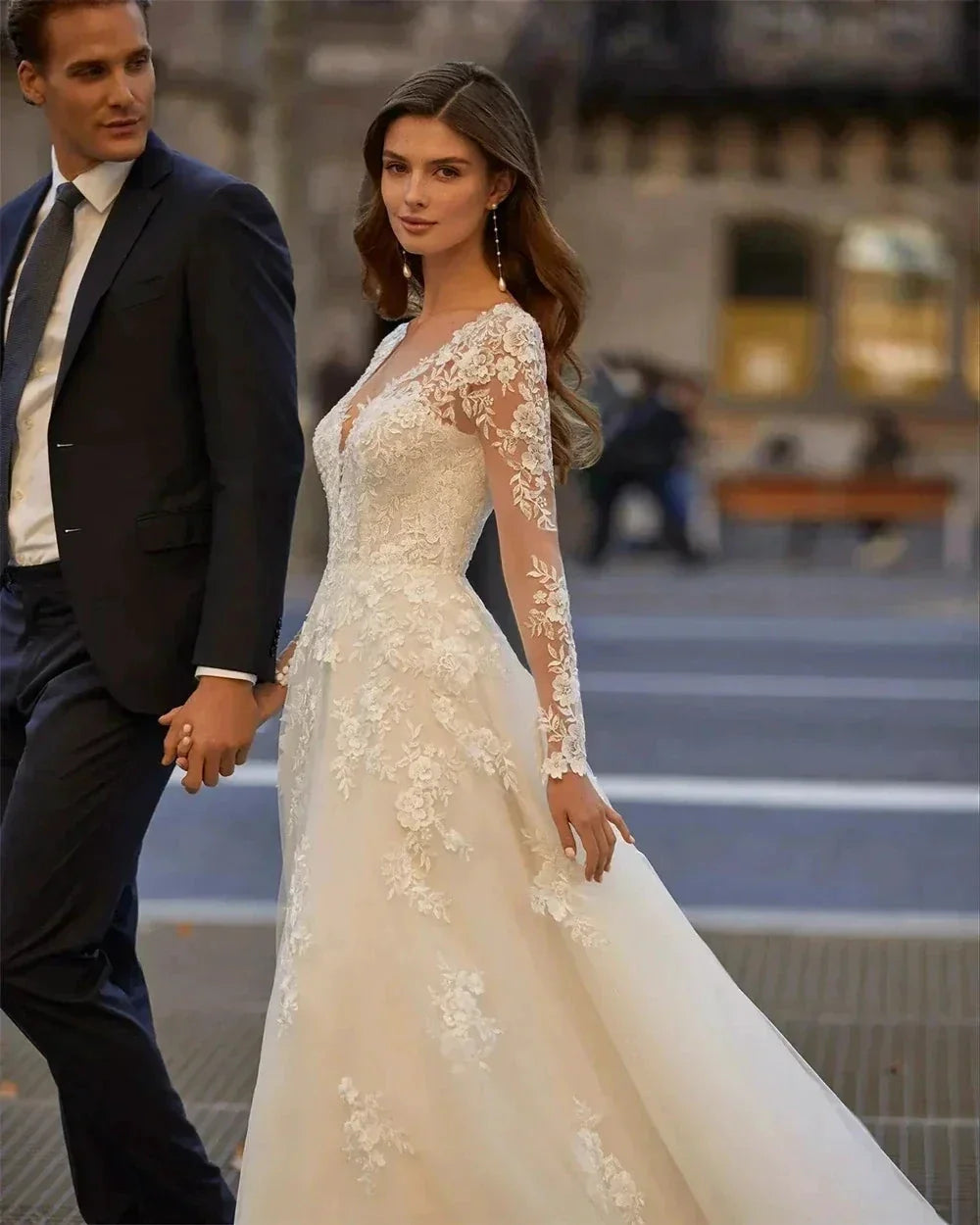 Gorgeous Women's A-line Long Sleeve Wedding Dresses Lace Applique Women's Sexy V-neck Bridal Gowns Princess Prom Party Robe Mari (ZD14171)