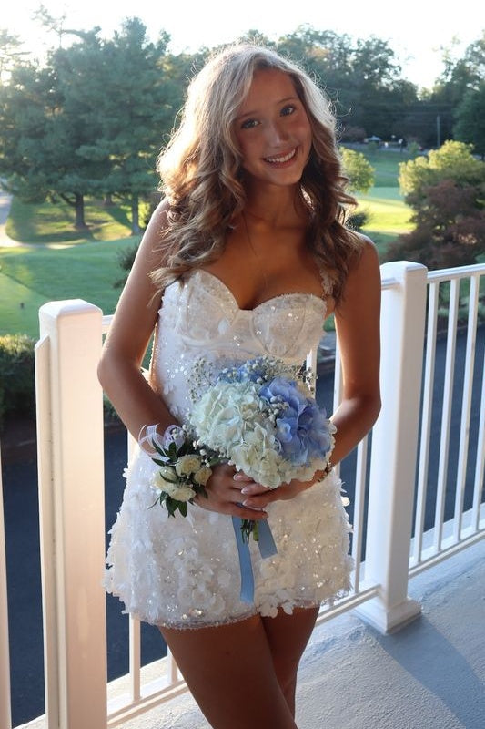 Glamorous A Line Sweetheart White Short Homecoming Dress with Appliques