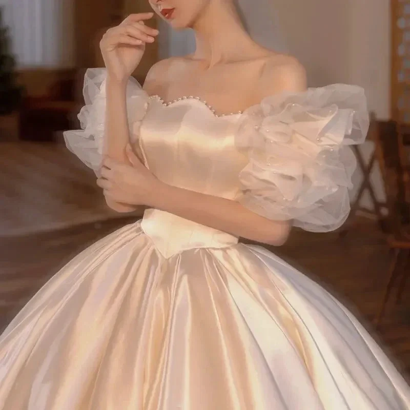 Vintage White Satin Wedding Dress Charming Wedding Dress (ZD13589)
