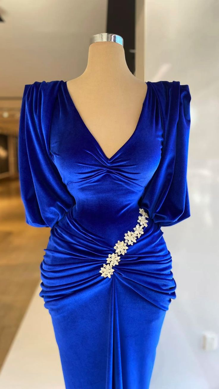Evening Dresses Dubai V-Neck Short Sleeves Velvet Pleats Appliques Royal Blue Mermaid Formal Prom Party Dress Y4935 - VelvetHem