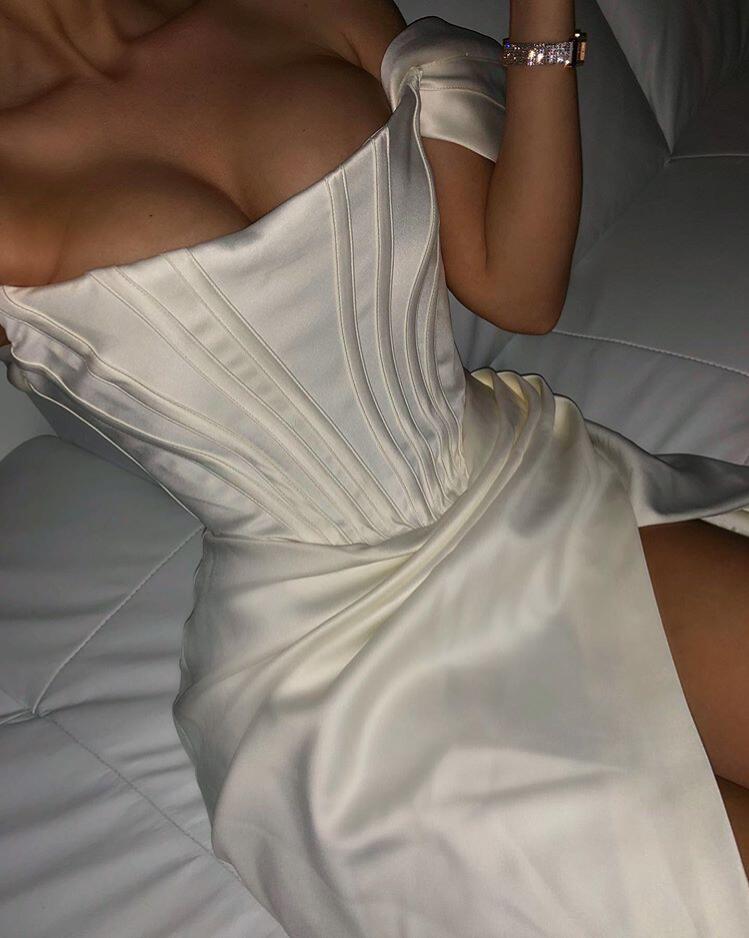 Runway Fashion OffShoulder Split Red Corset Dress